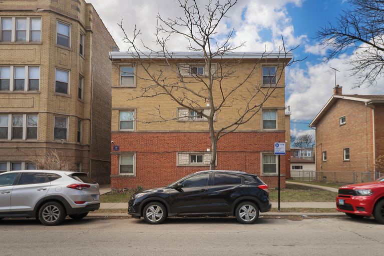 Exterior & Views, Cozy 2BR Apt Near Parks - Kimball A2, Cook