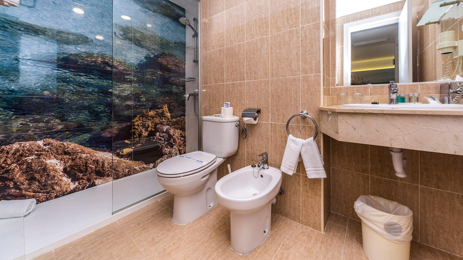 Bathroom 5, Globales Lord Nelson - Only adults, Baleares