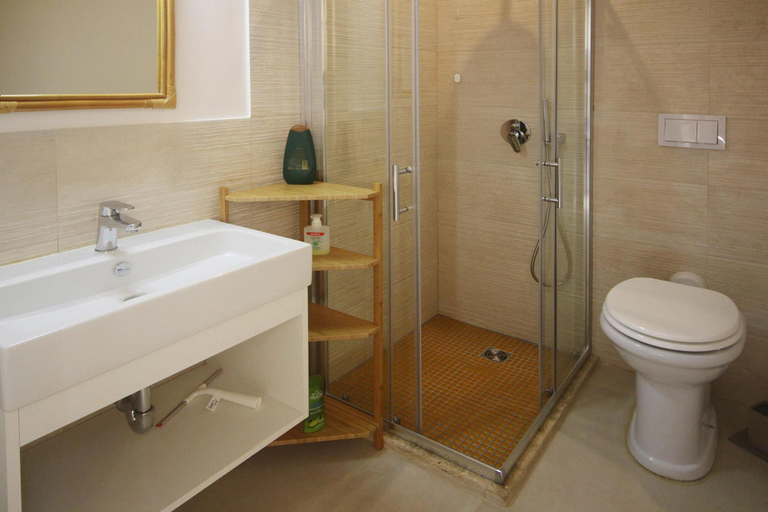 Bathroom 3, Holiday Home in Magazzini near the Beach, Livorno