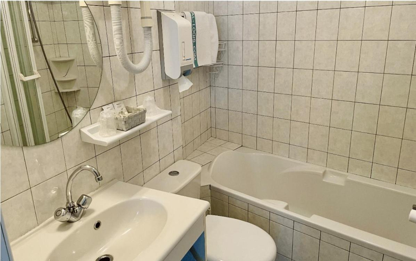 Bathroom, Hotel De La Poste, Cantal