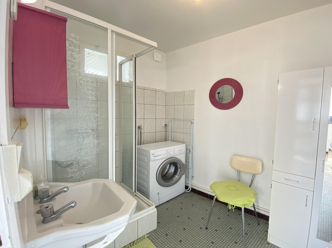 Bathroom, Apartment in Fecamp near Cap Fagnet Cliffs, Seine-Maritime