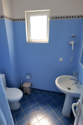 Bathroom 4, Hotel Belle Vue, Sarandës