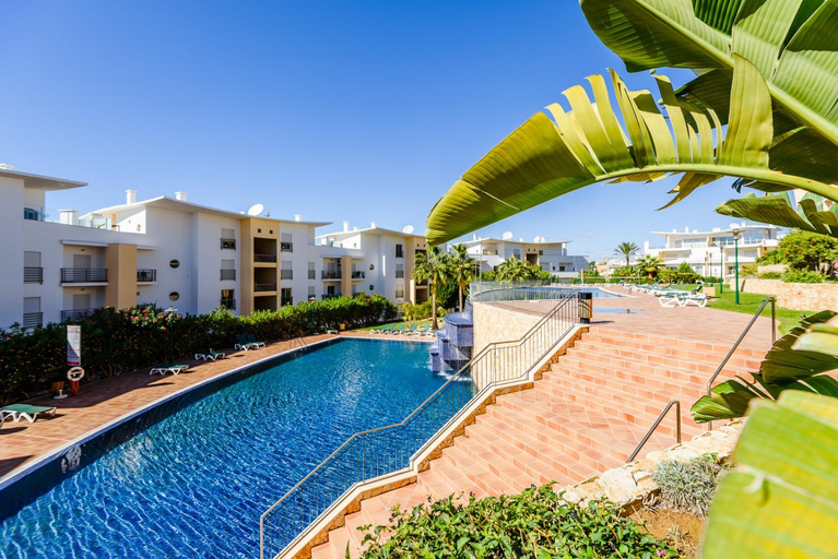 Sport & Beauty 2, BnB Homes Apartment with huge Ocean view Terrace, Albufeira