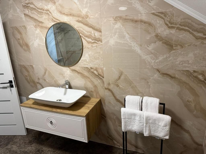 Bathroom 3, Casuta de pe Ses, Novaci