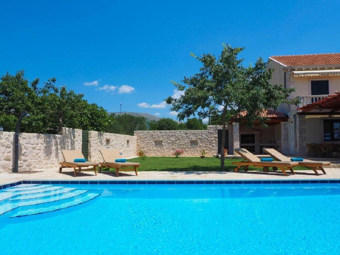 Sport & Beauty 2, Villa Antonija - Four-Bedroom Villa with Terrace and Private Pool, Konavle