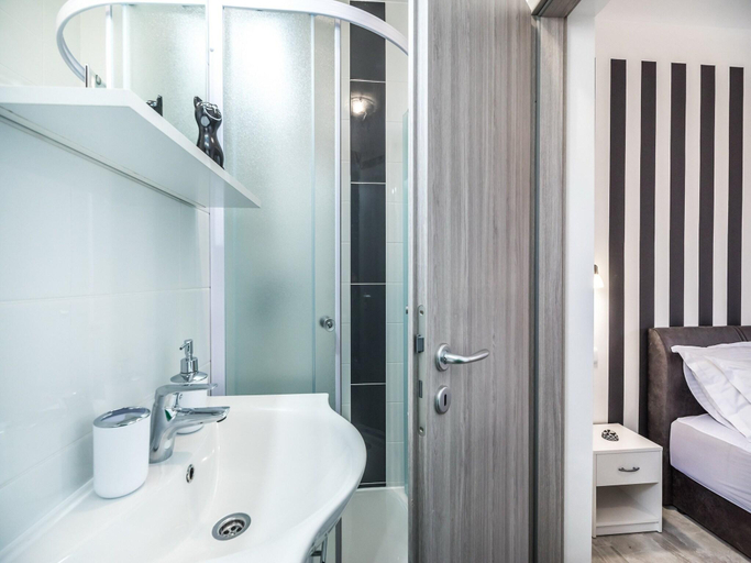 Bathroom 3, Vela Luka Apartments, Vela Luka