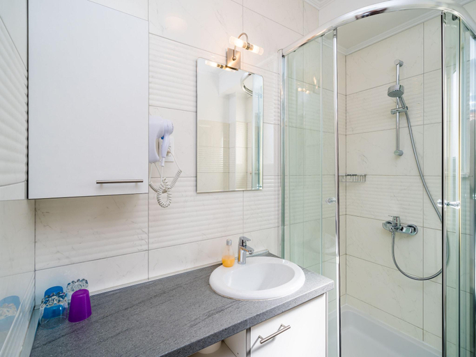 Bathroom 3, Villa Samba -  Luxury One-Bedroom Apartment with Balcony and Sea View, Župa Dubrovačka