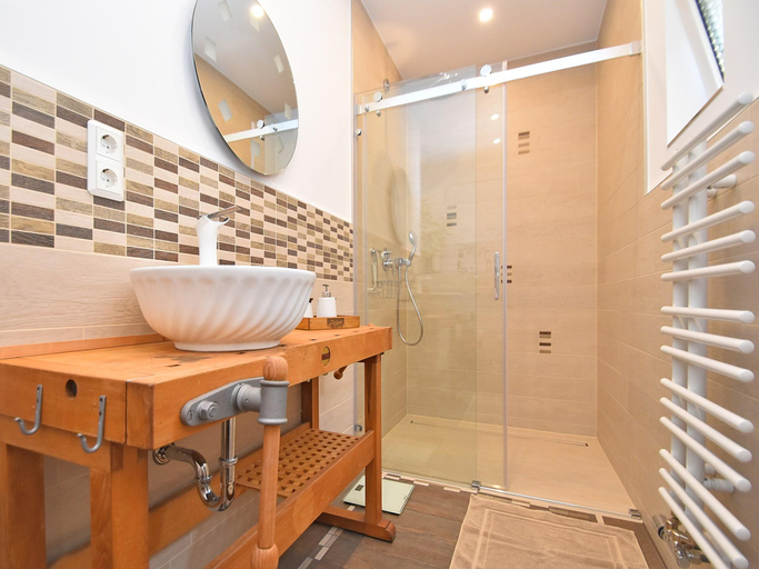 Bathroom 2, Relaxing Escape with Terrace, Hildburghausen