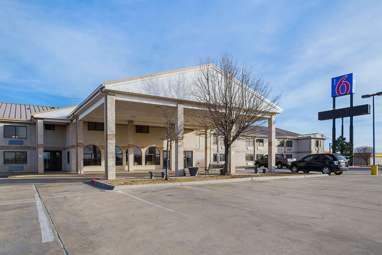 Exterior & Views 2, Motel 6 Amarillo, TX, Randall