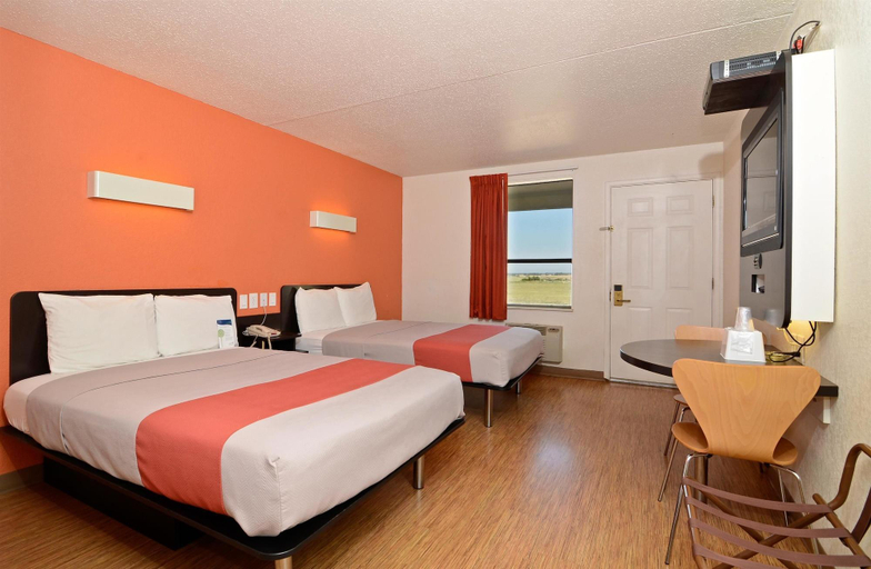 Bedroom 3, Motel 6 Southhaven Ks, Sumner