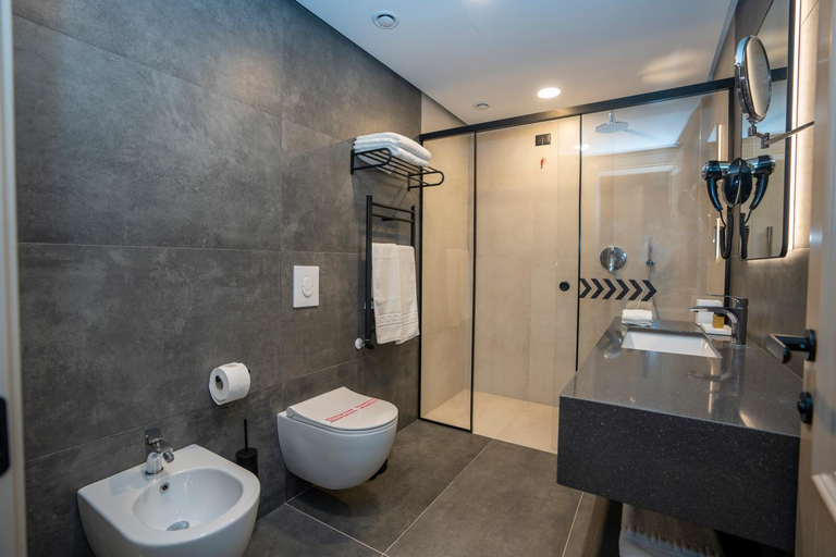 Bathroom 4, Hotel Mozart, Shkodrës