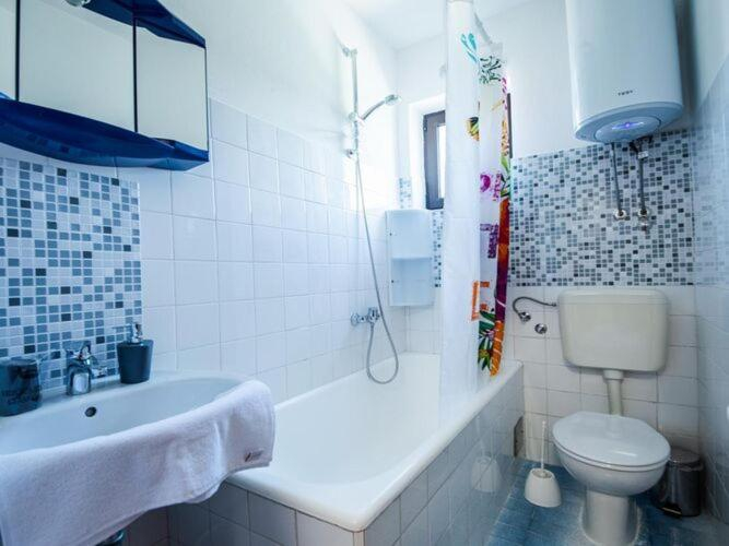Bathroom 3, Apartment in Seline near Paklenica Park, Starigrad