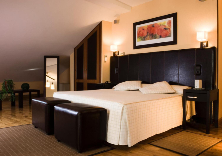 Bedroom 3, HOTEL INFANTA ISABEL BY RECORDIS HOTELS, Segovia