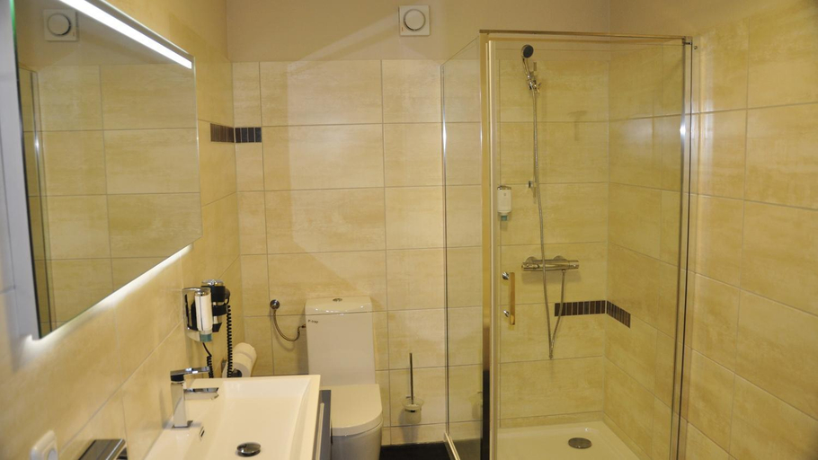 Bathroom 3, Hotel Zierow - Urlaub an der Ostsee, Nordwestmecklenburg