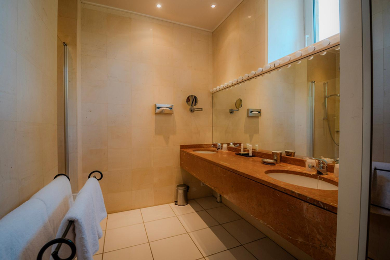 Bathroom 5, Grand Hotel "Chateau de Sully" - Piscine & Spa -Teritoria, Calvados