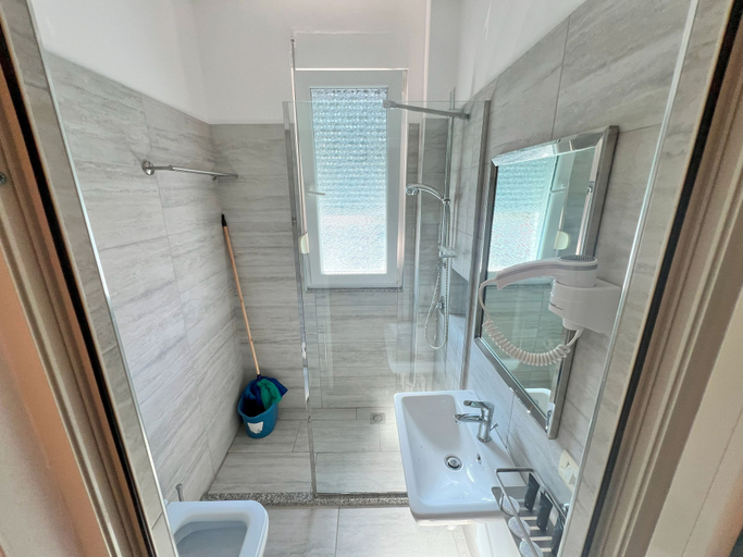 Bathroom, Hotel Brian, Shkodrës