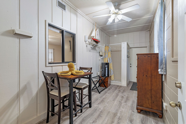 Room 4, 4BR Beach House Spacious Steps From Sand, Volusia