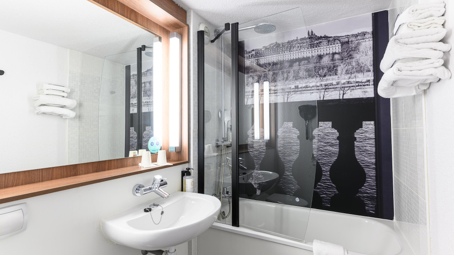 Bathroom 4, Campanile PRIME - Marne-la-Vallée - Torcy, Seine-et-Marne
