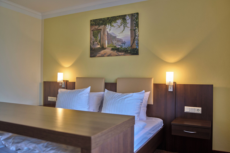 Bedroom 2, LuCA HOTEL, Regen