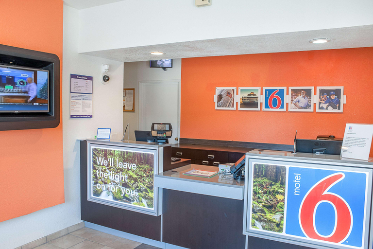 Public Area 2, Motel 6 Ukiah, CA, Mendocino
