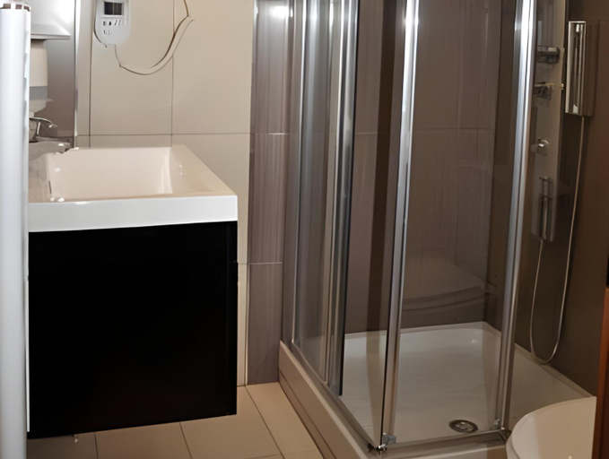 Bathroom 4, Morning Star, North Aegean