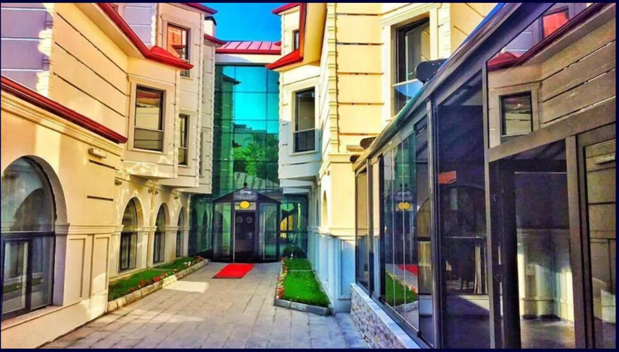 Exterior & Views