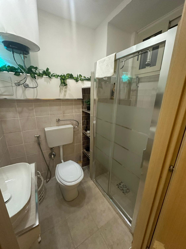 Bathroom 2, House Luroke, Catania