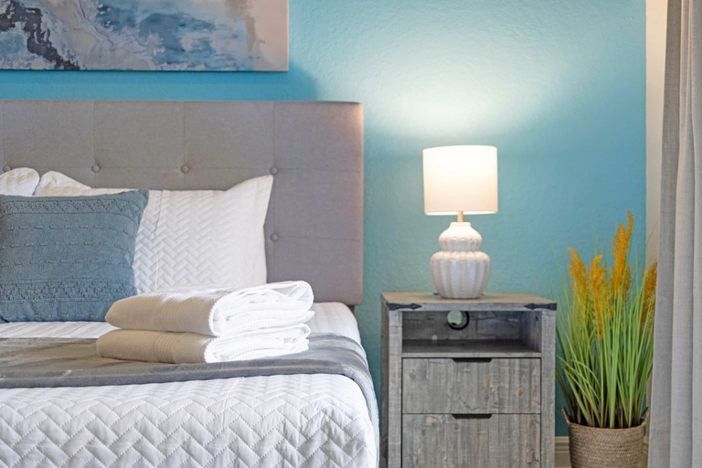 Room 5, Sunset Views and Serenity - Reunion Escape for 4, Osceola