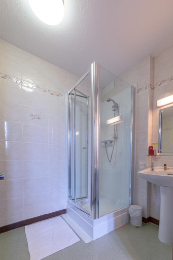 Bathroom 4, Muthu Royal Thurso Hotel, Highland