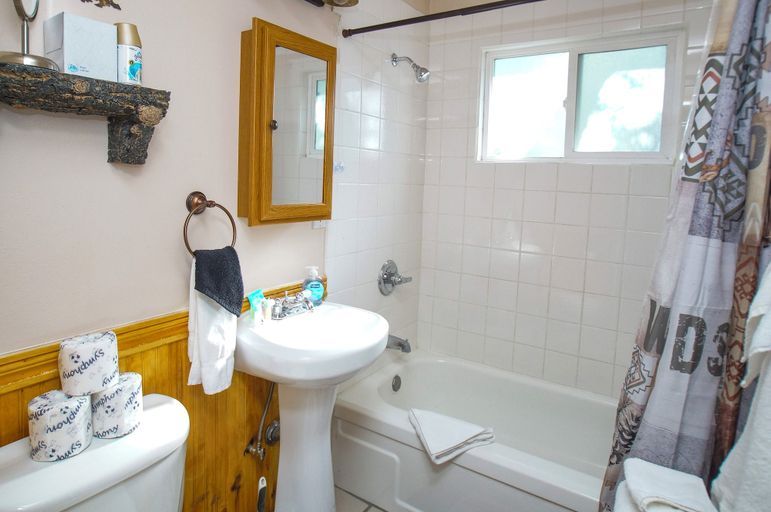 Bathroom, Sunrise on Sunset, San Bernardino