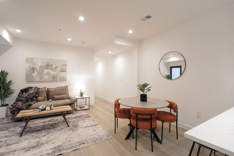 Others 3, Unit 3 One BR With Queen Sofa and Bed, Washington D.C.