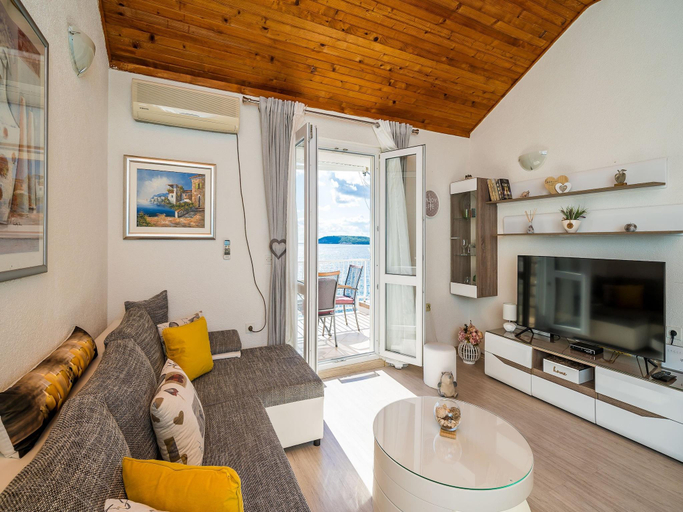 Others 5, Indys Beach Apartments -Two Bedroom Apartment with Balcony and Sea View, Pojezerje