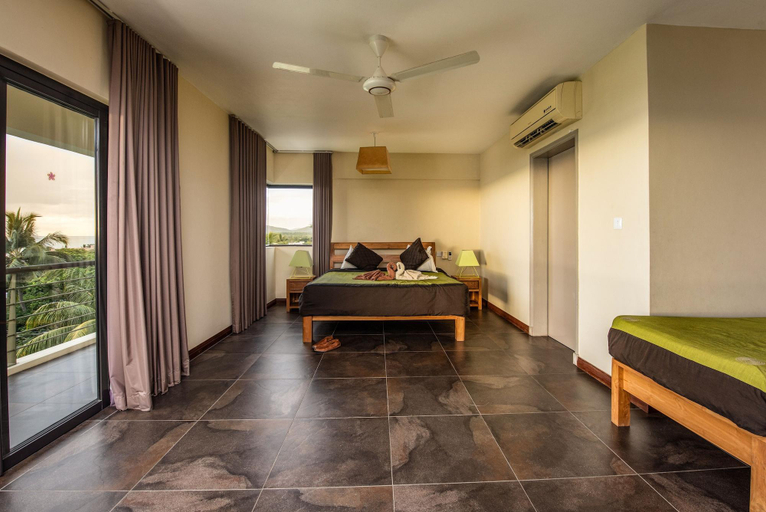 Bedroom 3, Happy Days Guest House, Black River