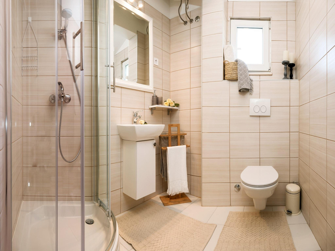 Bathroom 4, Villa in Zrnovnica with Heated Saltwater Pool, Split