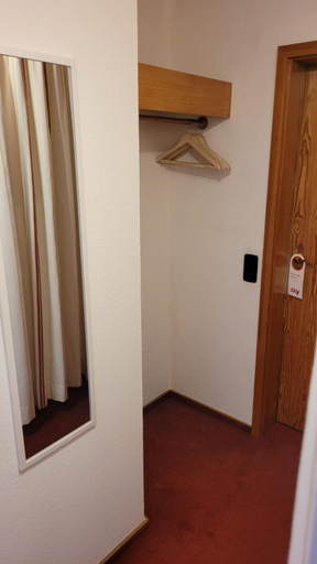 Bedroom 2, Hotel Zur Linde, Dithmarschen