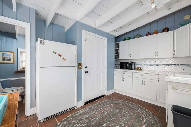 Room 2, 4 Bedroom With Pool in Oceanside, San Diego