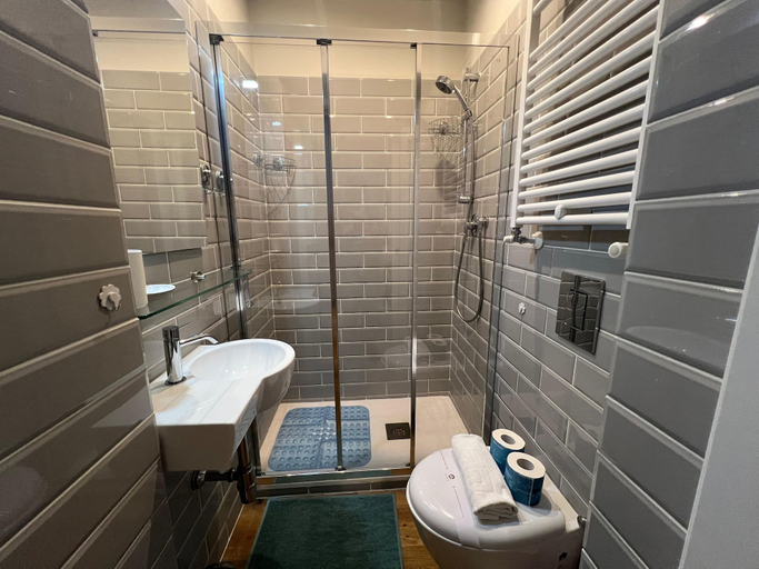 Room 4, Laura 68 in Firenze With 2 Bedrooms and 2 Bathrooms, Florence