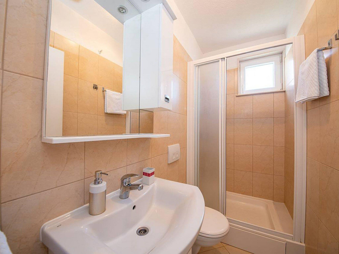 Bathroom 2, Apartments Magdalena - Standard Apartment with Terrace and Sea View A2, Bol
