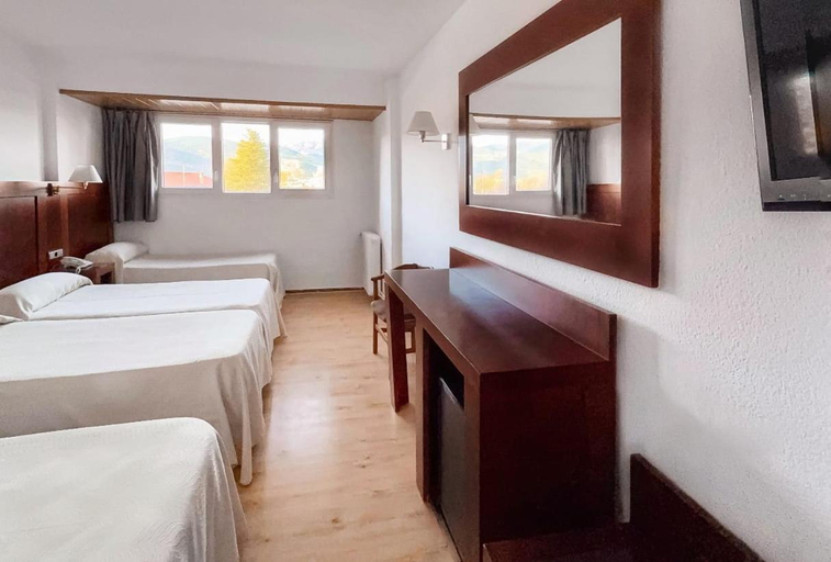 Bedroom 3, Puigcerda Park Hotel, Girona