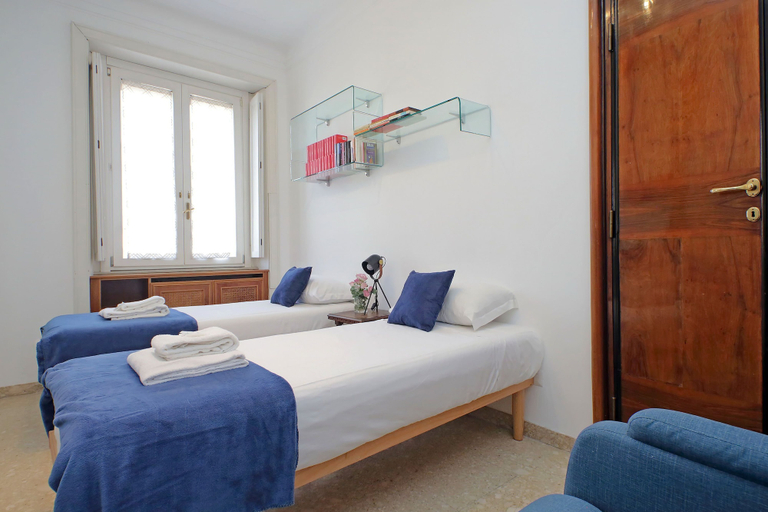 Room 4, 4bnb - Spacious Gracchi Apartment, Roma