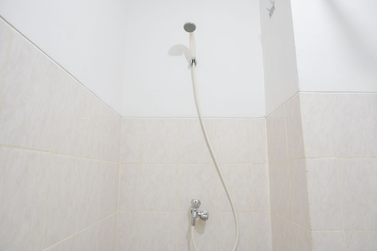 Bathroom 3, Simply And Homey Studio Apartment At Park View Condominium, Depok