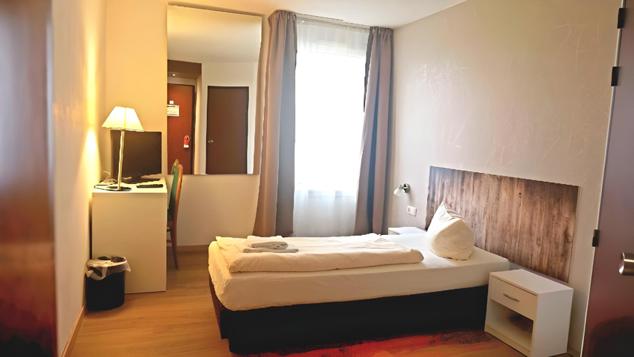 Bedroom 3, Regiohotel Leipzig West, Nordsachsen