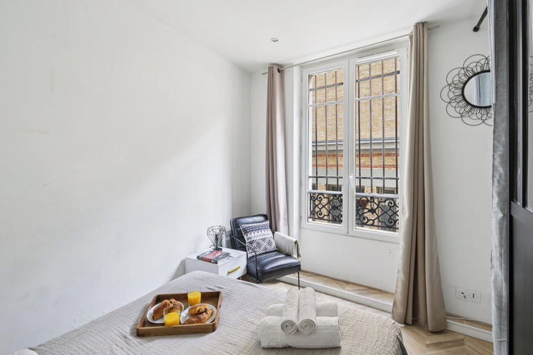 Others 3, Modern Central Paris Flat by Les Halles, Paris
