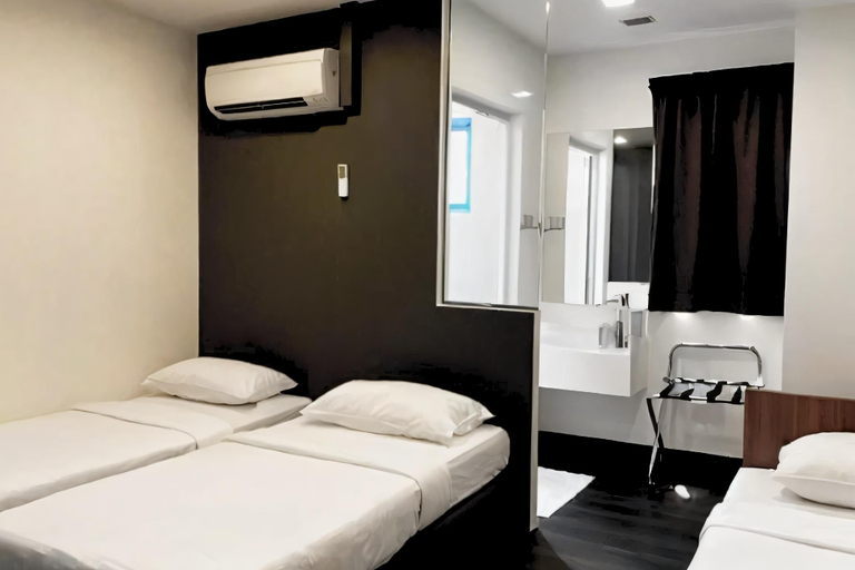 Others 5, L Hotel @ 51 Desker, Singapura