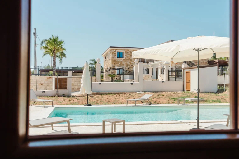 Others 4, VILLA CON PISCINA, Palermo