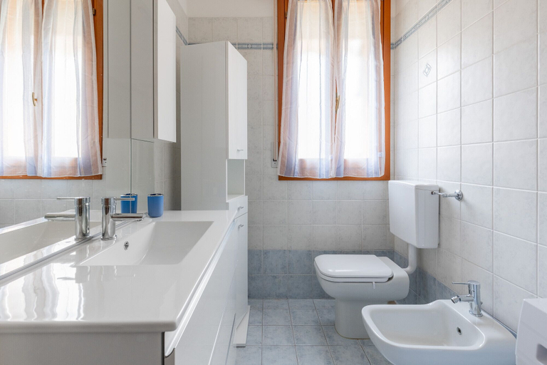 Bathroom 4, Bologna Modern Apartment by Wonderful Italy, Bologna