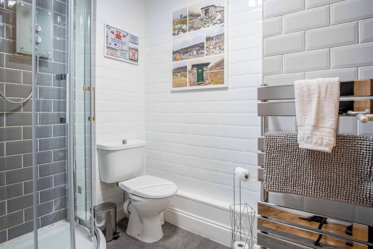Bathroom 4, Kensington Apartment - 2 Bedroom - Saundersfoot, Pembrokeshire