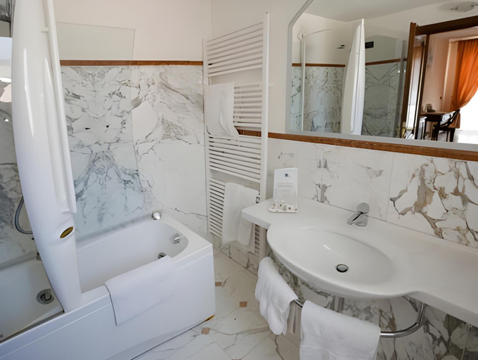 Bathroom 3, Le Ville Relais, La Spezia