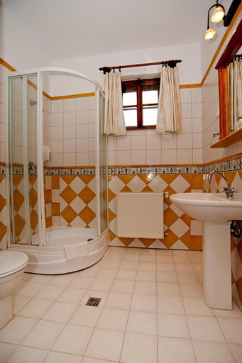 Bathroom 3, Gastland M1 Hotel & Conference Center, Pilisvörösvár