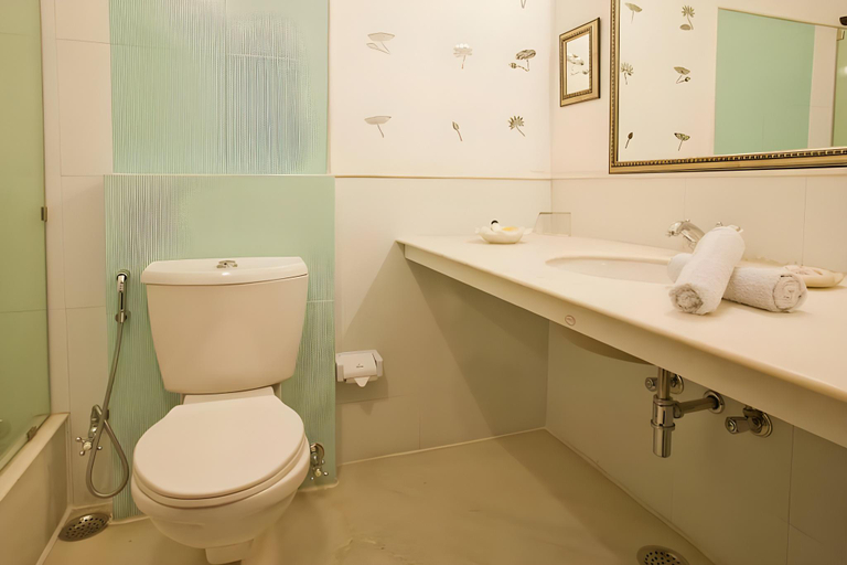 Bathroom 4, Amar Kothi Hotel, Udaipur